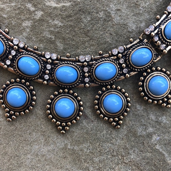 Bold antique-chic statement necklace with turquoise beading - Picture 3 of 3